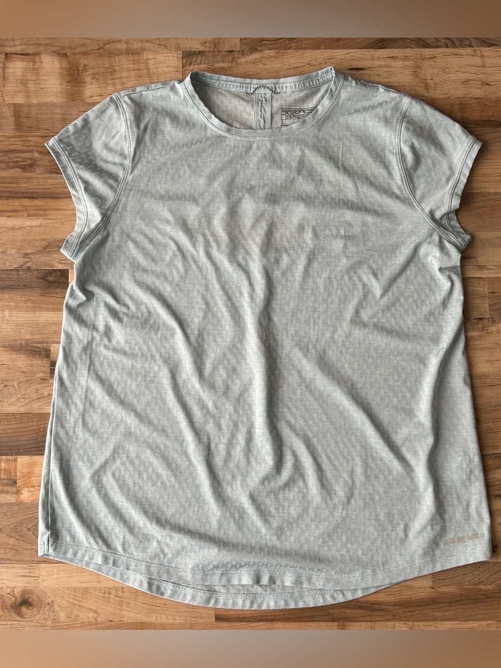 Patagonia Women's Ridge Flow Light Blue Shirt Cut Out Back SZ L Workout Airflow